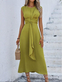 Eva | Elegant sleeveless dress with adjustable waist