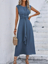 Eva | Elegant sleeveless dress with adjustable waist