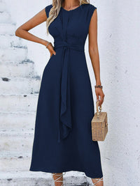 Eva | Elegant sleeveless dress with adjustable waist